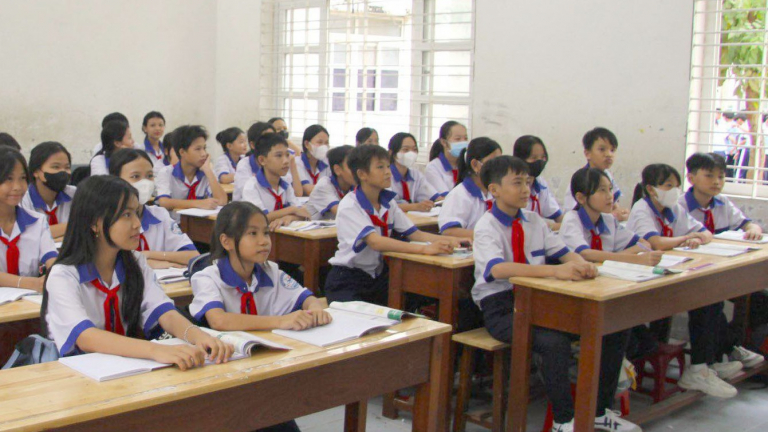 “Miễn học phí - Có thể hay không thể?”: Công nhân, công chức nghèo 'vật lộn' với học phí của con (bài 3) 