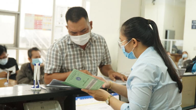 Người lao động được hoán đổi số năm đóng thừa BHXH để về hưu trước tuổi?