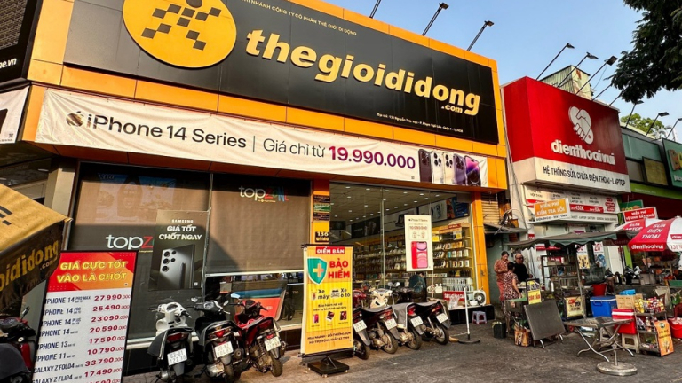 Doanh thu mỗi cửa hàng Thế Giới Di Động giảm gần một nửa