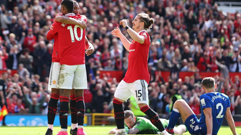 M.U trả giá đắt sau chiến thắng trước Everton