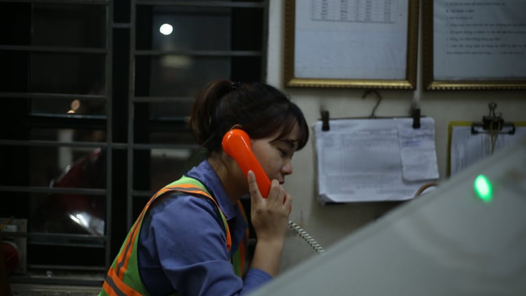 “Đêm trắng” của nữ nhân viên gác tàu hỏa ở Hà Nội
