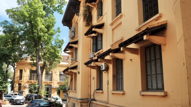 Ngắm vẻ đẹp cổ điển của trường đại học trăm tuổi ở Hà Nội