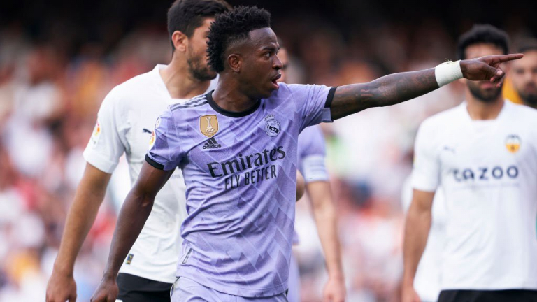 Bị phân biệt chủng tộc và dọa giết, Vinicius rời Real Madrid?