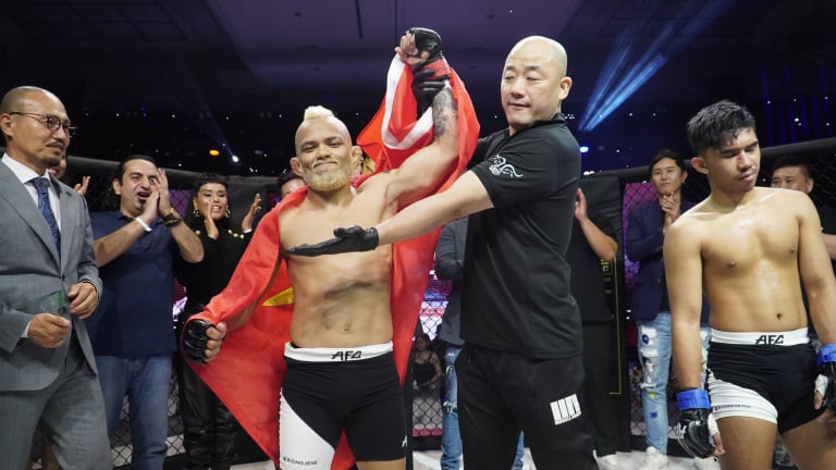 Thắng chóng vánh tại MMA AFC 25, Robson Oliveira sẵn sàng đánh bại Trần Ngọc Lượng