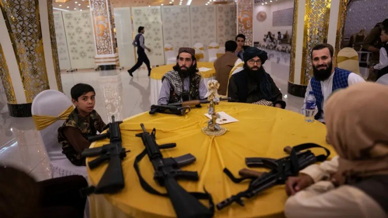Ảnh thế giới 7 ngày qua: Lực lượng Taliban mang súng khi dự tiệc cưới ở Afghanistan