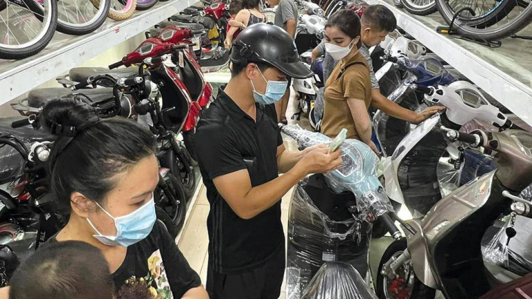 Xe máy điện trước mùa tựu trường: Đầy rẫy hàng nhái