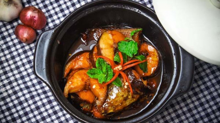 Món cá kho tiêu của má