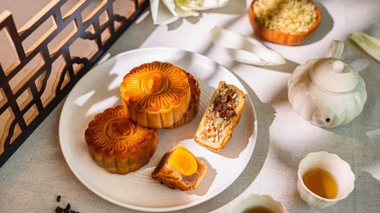 Bánh Trung thu giảm giá, khách vẫn ngó lơ