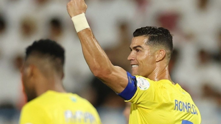 Chỉ là “phó GOAT”, nhưng Ronaldo vượt trội Messi thế nào về thu nhập?