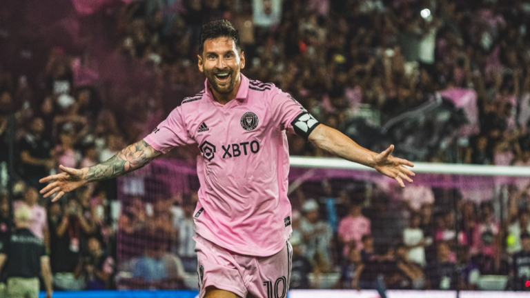 Đồng chủ tịch Beckham chơi “đòn độc” khiến Ronaldo “ngửi khói” Messi