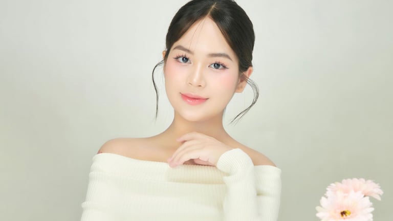 Nàng WAGs “ăn cơm trước kẻng” với tuyển thủ ĐT Việt Nam, lớn hơn chồng 1 tuổi