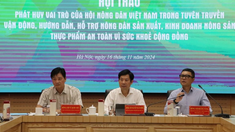 Nông dân đóng vai trò 'trung tâm, then chốt' trong sản xuất, kinh doanh nông sản, thực phẩm an toàn vì sức khỏe cộng đồng