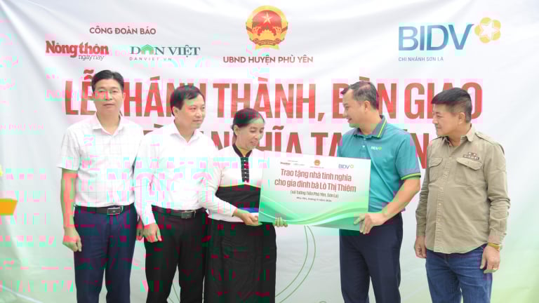 Khánh thành nhà tình nghĩa tại Phù Yên Sơn La: “Tết này tôi có nhà mới rồi!”