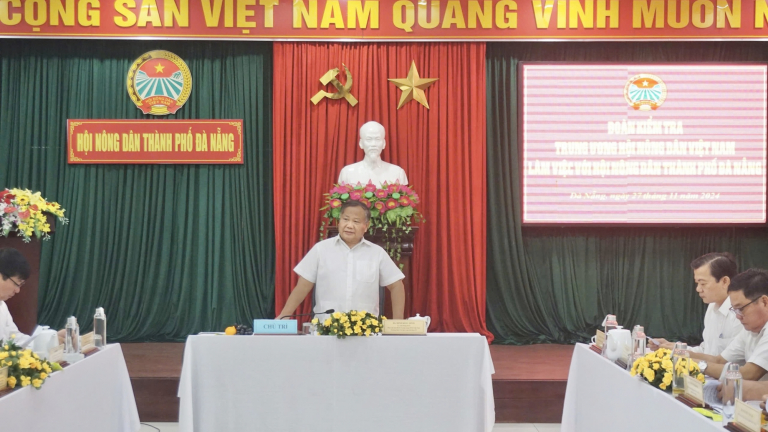 Phó Chủ tịch Trung ương Hội NDVN Đinh Khắc Đính làm việc với Hội Nông dân thành phố Đà Nẵng