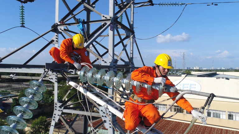 Chính thức thông qua Luật Điện lực, mở đường cho dự án điện mới, xoá bù chéo giá điện