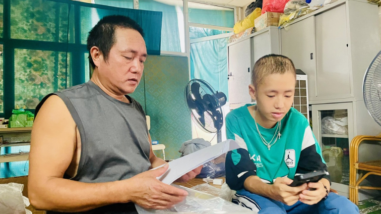 Tâm sự bi thương của người cha cảnh 'gà trống nuôi con' 9 năm ròng chạy thận