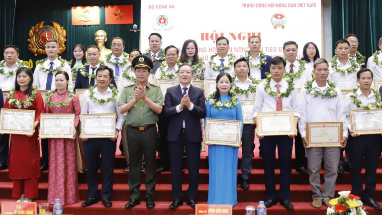 Bộ Công an, Trung ương Hội NDVN khen thưởng 142 cán bộ, hội viên nông dân tiêu biểu bảo vệ an ninh Tổ quốc
