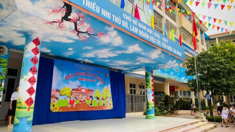 Thực hư vụ phụ huynh Hà Nội bức xúc vì con trai lớp 3 bị giáo viên kéo ra khỏi lớp, “tác động vật lý”