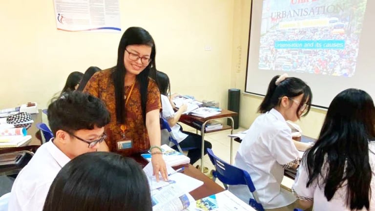 Cô giáo tiếng Anh ở Hà Nội sáng tạo, có nhiều học sinh giỏi, được nhận xét 'như người mẹ'