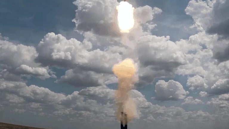 NATO nhận cảnh báo đáng sợ về trung đoàn mới có 1-0-2 của Nga