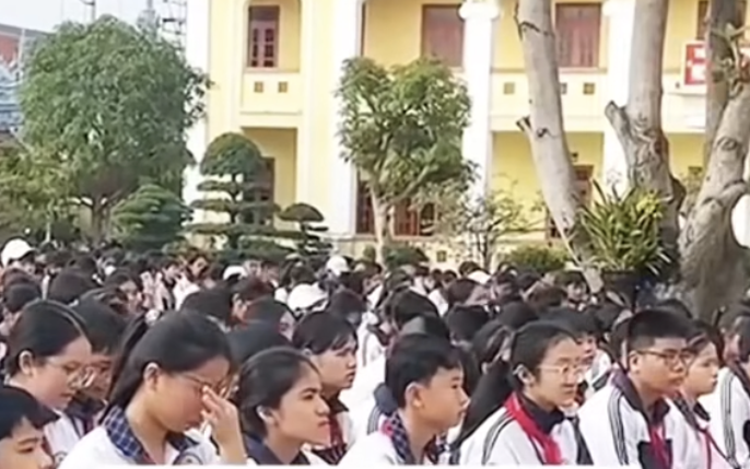 Clip 'xử lý học sinh cá biệt' đang khen ngợi, chia sẻ rần rần trên mạng, chuyên gia phản đối: 'Không ổn'