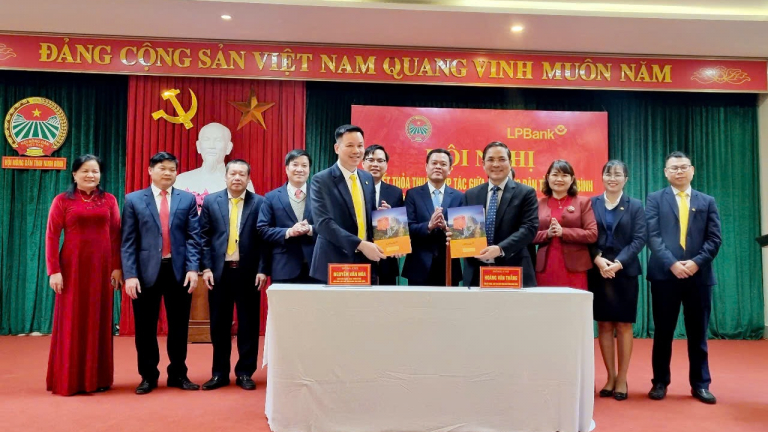 Hội Nông dân Ninh Bình và Ngân hàng LPBank hợp tác về việc cho vay vốn qua tổ liên kết