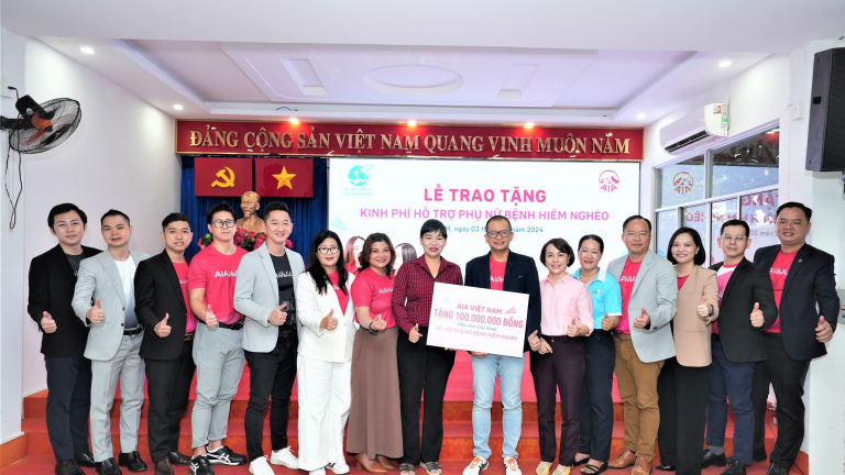 AIA Việt Nam đồng hành cùng Hội Liên hiệp Phụ nữ TP.HCM hỗ trợ phụ nữ mắc bệnh hiểm nghèo.