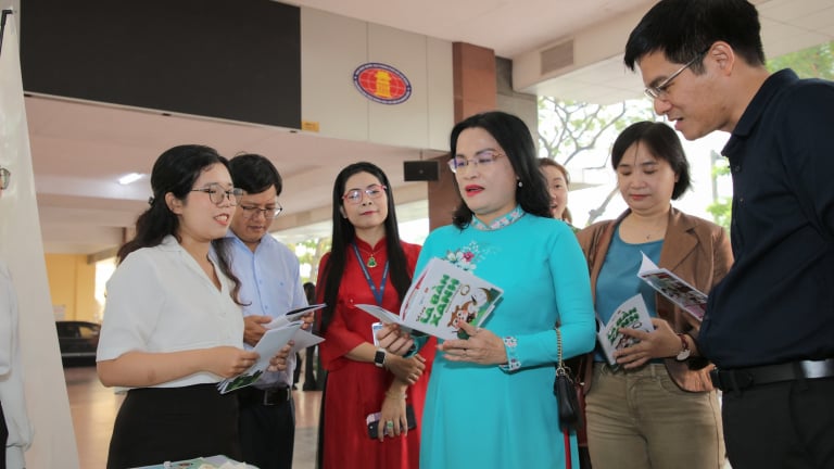 Một trường ở TP.HCM phân loại rác, nói không với chất nhựa dùng 1 lần, không gian học hòa với thiên nhiên