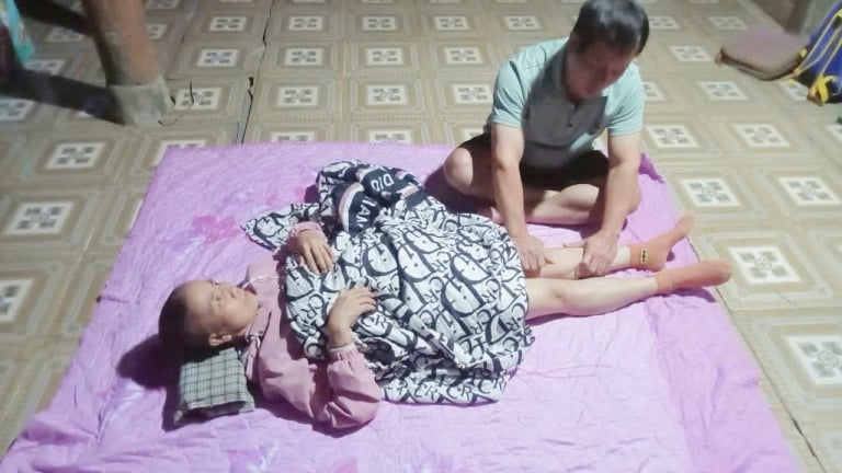 Chồng nghèo bán hết bò cũng không đủ tiền cho vợ chữa bệnh ung thư
