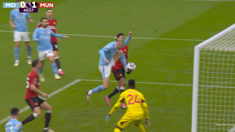Haaland 'bắn chim' trong trận derby Manchester, truyền thông Anh ngỡ ngàng