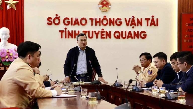 Trích xuất camera, hộp đen phương tiện để điều tra vụ tai nạn xe khách nghiêm trọng tại Tuyên Quang 