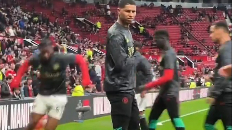 Rashford “đấu khẩu” với CĐV M.U