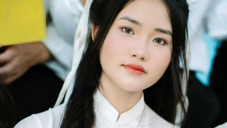 Nữ sinh mồ côi cha vượt khó vươn lên, 12 năm là học sinh giỏi, ước mơ trở thành cô giáo 