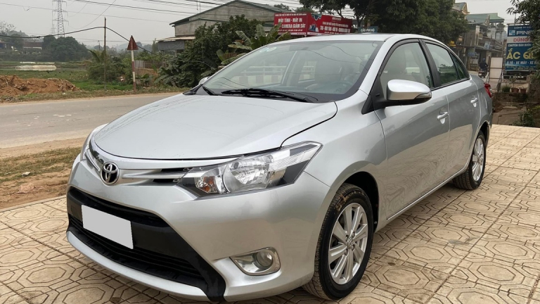Ô tô cũ tầm giá 300 triệu đồng: Chiếc xe này đáng mua hơn Toyota Vios, Honda City