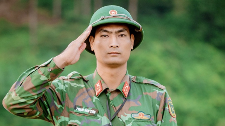 Khối trưởng trong Lễ diễu binh kỷ niệm 70 năm chiến thắng Điện Biên Phủ là gương mặt quen thuộc tại Sao nhập ngũ