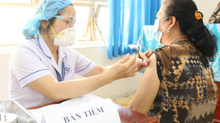 Từ 1/8, Covid-19 là bệnh truyền nhiễm bắt buộc phải tiêm vaccine