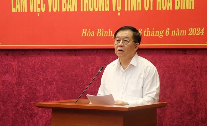 Trưởng Ban Tuyên giáo Trung ương Nguyễn Trọng Nghĩa làm việc tại Tỉnh ủy Hòa Bình