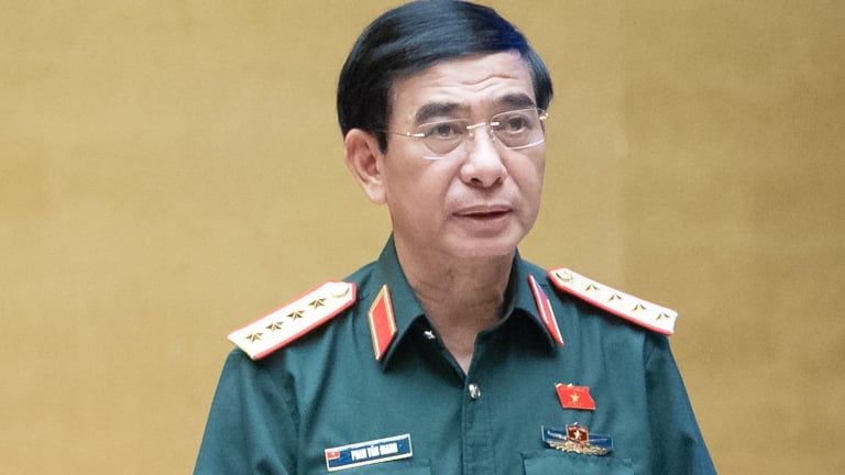 Bộ trưởng Bộ Quốc phòng được quyền đình chỉ tất cả chuyến bay của máy bay không người lái  