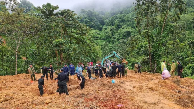 Vụ sạt lở đất ở Hà Giang làm nhiều người tử vong: Xác định số lượng hành khách trên xe ô tô