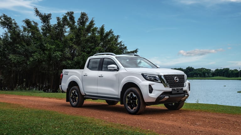 Bán tải Nissan Navara 2024 thêm phiên bản, giảm giá bán đấu Ford Ranger