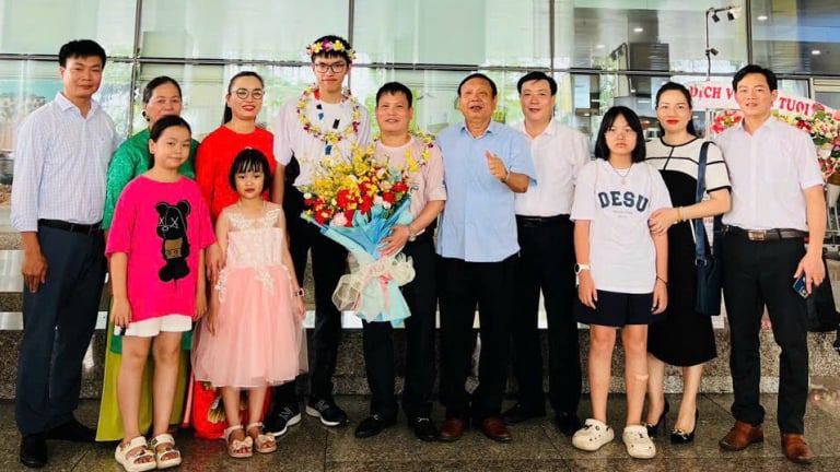 Nam sinh đoạt Huy chương Vàng Olympic Vật lý Quốc tế 2024: Liên tiếp “ẵm” giải Nhất, quyết không dùng điện thoại thông minh