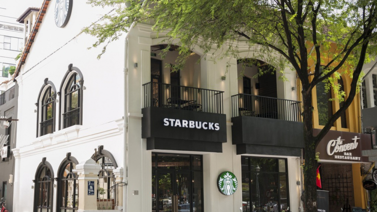 Người Việt thích cà phê nhưng thị trường không màu mỡ cho Starbucks