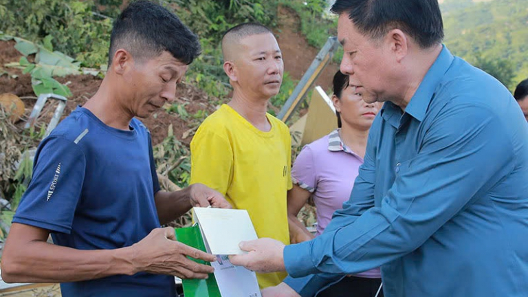 Trưởng ban Tuyên giáo Trung ương Nguyễn Trọng Nghĩa kiểm tra tình hình thiệt hại do bão số 3 tại Sơn La