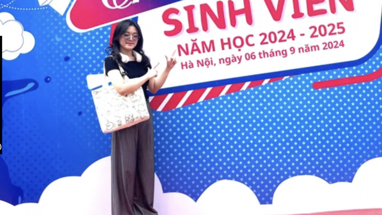 Thủ khoa đầu vào Trường Đại học Y Hà Nội 2024 với IELTS 8.0: Ông nội truyền đam mê làm bác sĩ