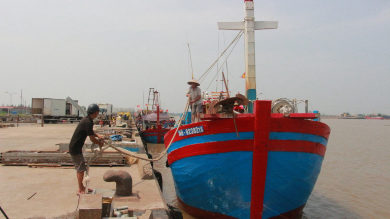 Ứng phó siêu bão YAGI - bão số 3, tàu thuyền ở Nam Định hối hả vào bờ