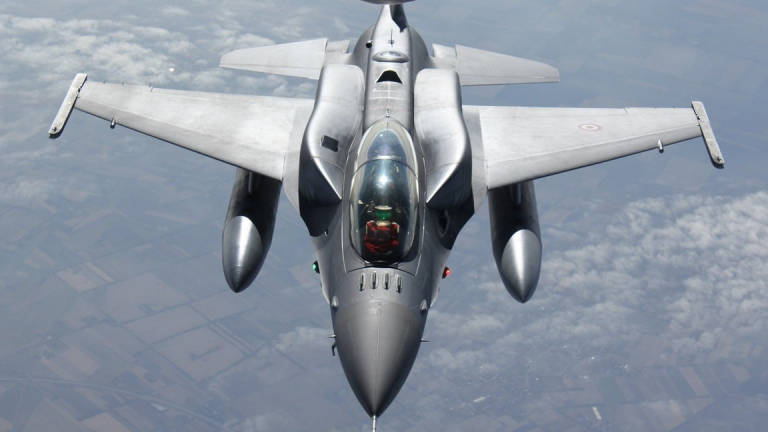NATO điều gấp máy bay chiến đấu F-16 sau cuộc tấn công của Nga vào Ukraine