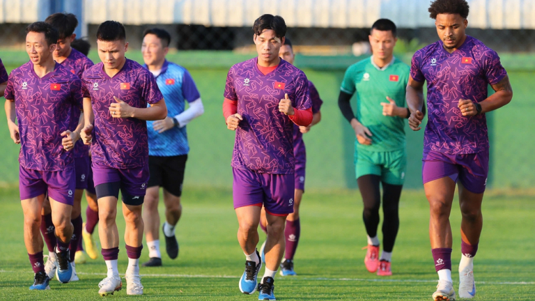 Tin chiều 5/1: HLV Kim Sang-sik bố trí “Messi Việt Nam” đá cặp tiền đạo với Nguyễn Xuân Son?