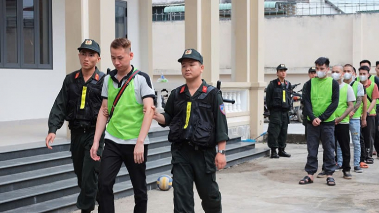 Triệt phá đường dây lừa đảo xuyên quốc gia chiếm đoạt hàng trăm tỷ đồng, bắt 56 đối tượng