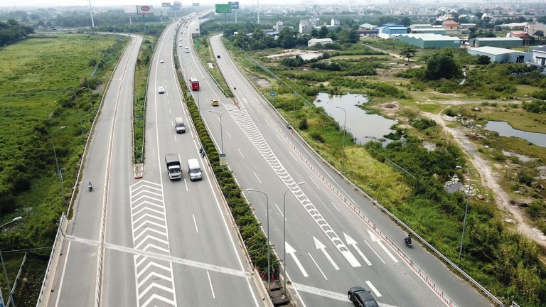Tăng nợ công để thúc tăng trưởng không đáng lo, nhưng điều gì khiến chuyên gia e ngại?