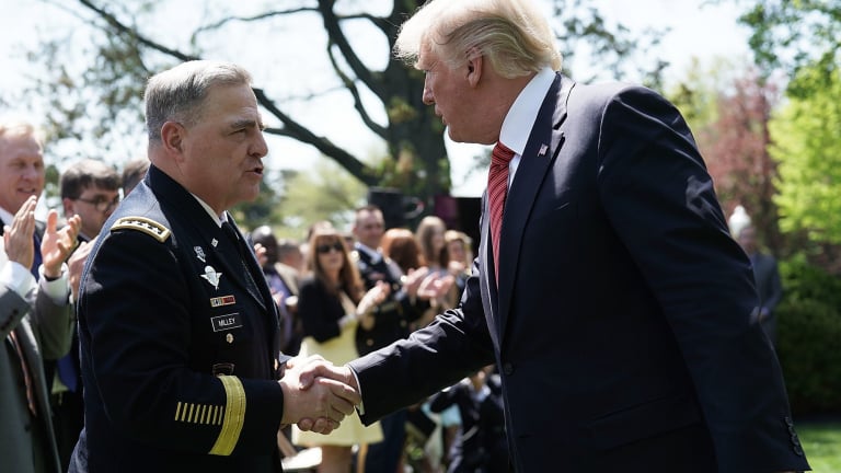 Vị tướng cô đơn nhất: Sự im lặng bao quanh tướng Mark Milley giữa đòn trả đũa của ông Trump